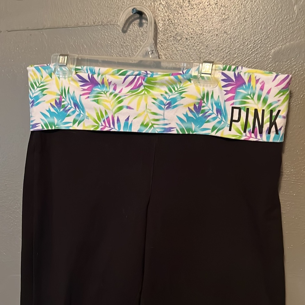 Pink. Yoga capris size med  foral band - Picture 2 of 3